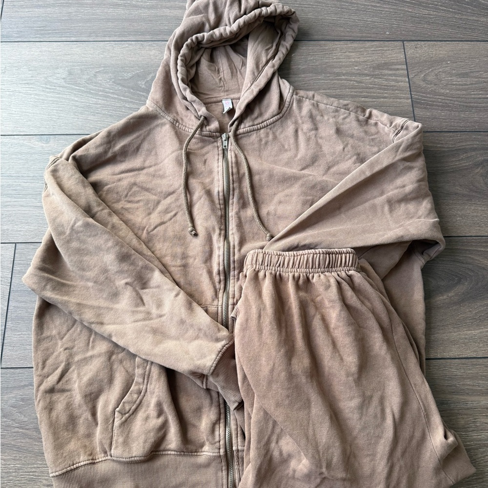 Ardene Women's Taupe Zip-Up Hoodie and Sweatpants Set